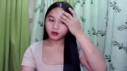 Snapshot of petite_trish chatting on February 4, 11:06 pm trish online show from February 4, 11:06 pm