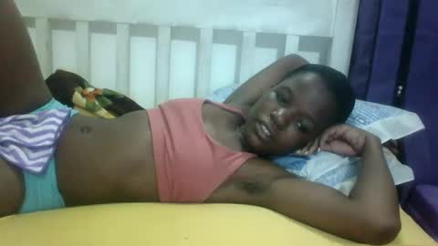 petitesweetchiq online show from October 12, 12:13 am