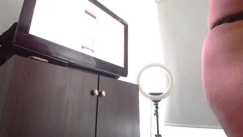 Snapshot of peyton_wat chatting on February 10, 1:01 pm peyton_wat online show from February 10, 1:01 pm