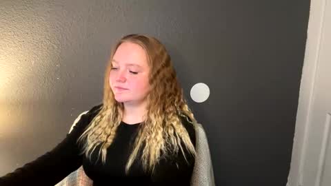 Snapshot of phatassblond chatting on February 21, 5:53 pm PhatAssBlond online show from February 21, 5:53 pm