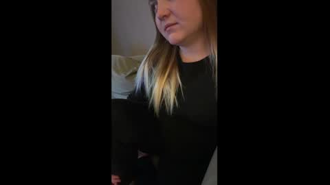 Snapshot of phatassblond chatting on January 14, 1:04 am PhatAssBlond online show from January 14, 1:04 am