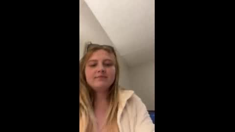 Snapshot of phatassblond chatting on December 29, 10:47 pm PhatAssBlond online show from December 29, 10:47 pm