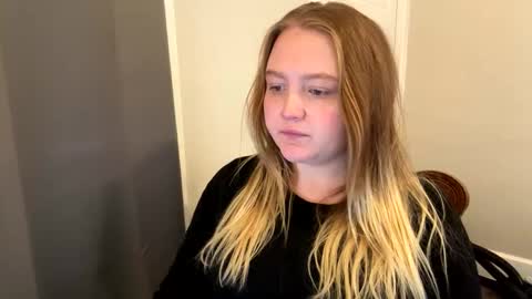 Snapshot of phatassblond chatting on January 21, 5:20 pm PhatAssBlond online show from January 21, 5:20 pm