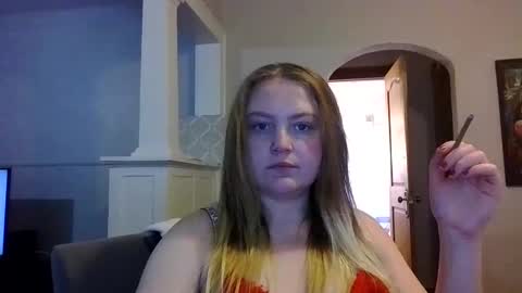 Snapshot of phatassblond chatting on February 12, 4:55 pm PhatAssBlond online show from February 12, 4:55 pm