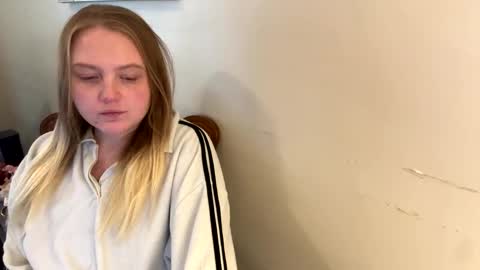 Snapshot of phatassblond chatting on January 27, 7:24 pm PhatAssBlond online show from January 27, 7:24 pm