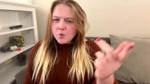 Snapshot of phatassblond chatting on February 14, 5:57 pm PhatAssBlond online show from February 14, 5:57 pm