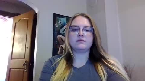 Snapshot of phatassblond chatting on February 9, 6:47 pm PhatAssBlond online show from February 9, 6:47 pm