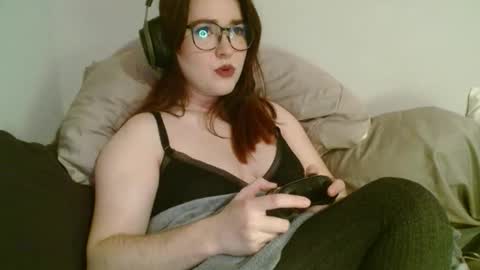 Snapshot of pillogoddess chatting on October 21, 9:02 am PilloGoddess online show from October 21, 9:02 am