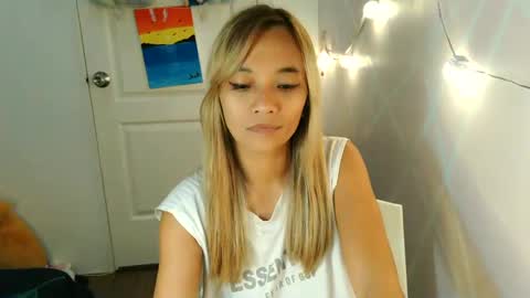 Snapshot of pinay_beauty14 chatting on February 19, 1:28 pm pinay beauty14 online show from February 19, 1:28 pm