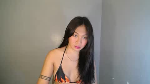 Snapshot of pinay_jenxx chatting on October 7, 4:44 pm Jen online show from October 7, 4:44 pm