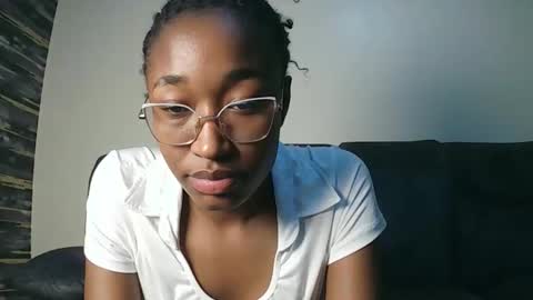 PinkyAura online show from March 12, 1:03 pm