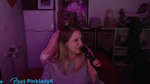 Snapshot of pinkladyx2 chatting on January 10, 7:32 pm pinkladyx2 online show from January 10, 7:32 pm
