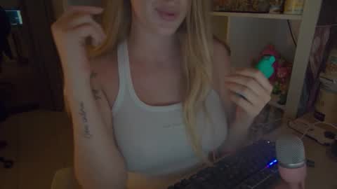 Snapshot of pinkladyx2 chatting on October 16, 10:56 pm pinkladyx2 online show from October 16, 10:56 pm