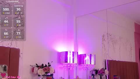 Pinky online show from December 18, 7:40 pm