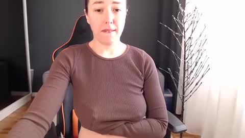 piscesgirl06 online show from February 3, 6:22 am