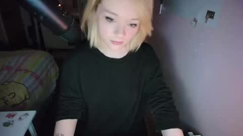 Kitty online show from December 17, 1:11 am