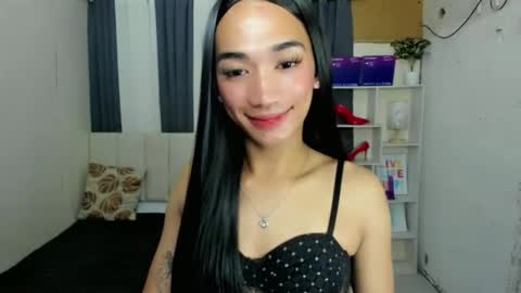 pixiedoll_ online show from December 15, 8:14 pm