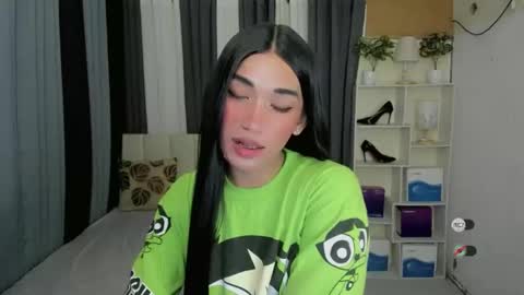 pixiedoll_ online show from February 27, 12:27 pm