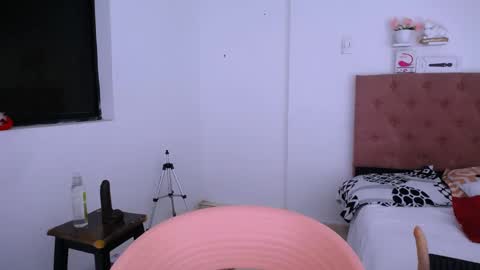 Snapshot of pocahontas_mcry chatting on January 9, 11:34 pm pocahontas online show from January 9, 11:34 pm