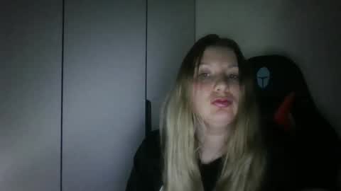 poliholly online show from March 1, 9:03 pm