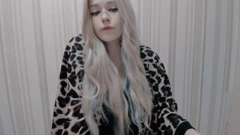 Snapshot of polly_wow chatting on October 9, 7:29 pm Polly online show from October 9, 7:29 pm