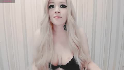 Snapshot of polly_wow chatting on October 17, 6:22 pm Polly online show from October 17, 6:22 pm