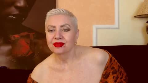 Snapshot of posh_lady chatting on October 8, 9:41 pm LADY POSH online show from October 8, 9:41 pm
