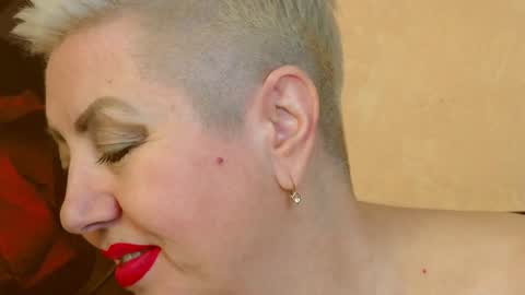 Snapshot of posh_lady chatting on February 6, 10:21 pm LADY POSH online show from February 6, 10:21 pm