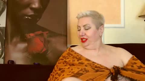 Snapshot of posh_lady chatting on February 13, 10:11 pm LADY POSH online show from February 13, 10:11 pm