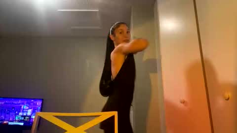 pr3ttynperla online show from November 10, 10:38 pm