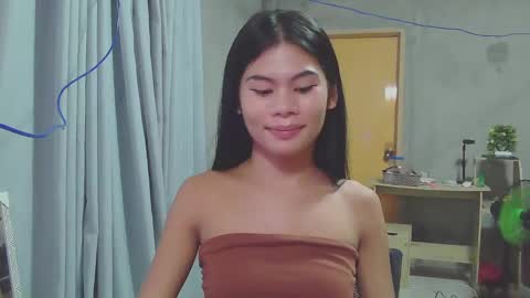 Snapshot of precious_athena chatting on February 6, 9:49 pm precious_athena online show from February 6, 9:49 pm