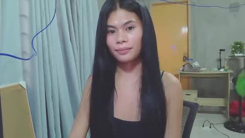Snapshot of precious_athena chatting on February 7, 8:11 am precious_athena online show from February 7, 8:11 am