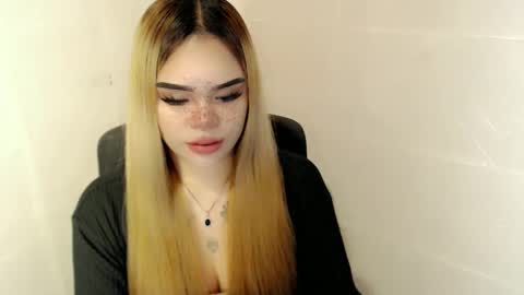 MAXXINE online show from February 3, 6:22 am