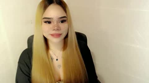 MAXXINE online show from February 13, 8:27 am