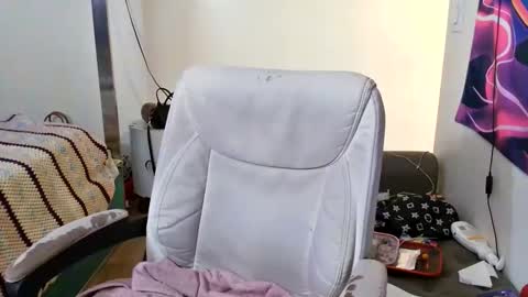 Yasmine pretty online show from December 14, 11:21 pm