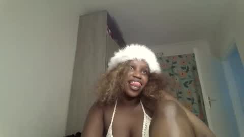 pretty_curvy99 online show from April 2, 8:39 pm