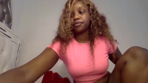 pretty_curvy99 online show from March 27, 8:16 am