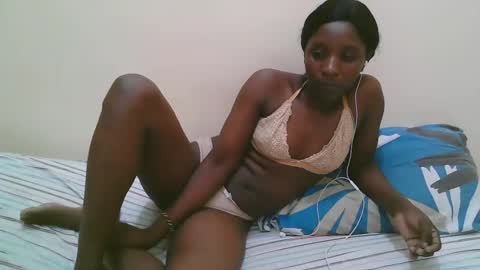 pretty online show from February 1, 7:12 pm