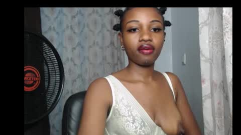 Pretty ebonygirl2 online show from February 23, 11:37 pm