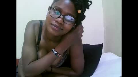 Snapshot of pretty_mellan chatting on January 29, 4:58 am pretty_mellan online show from January 29, 4:58 am