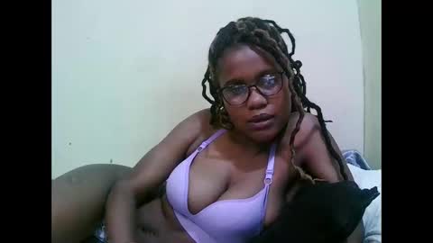 Snapshot of pretty_mellan chatting on February 12, 9:42 am pretty_mellan online show from February 12, 9:42 am