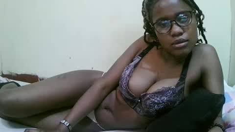 Snapshot of pretty_mellan chatting on February 17, 11:13 am pretty_mellan online show from February 17, 11:13 am