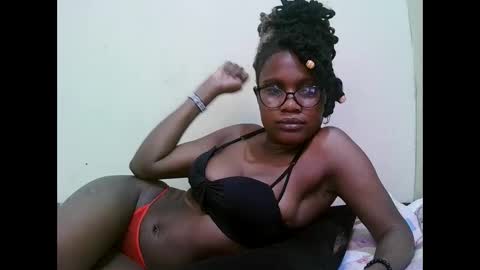 Snapshot of pretty_mellan chatting on February 1, 2:24 pm pretty_mellan online show from February 1, 2:24 pm