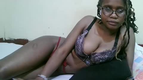 Snapshot of pretty_mellan chatting on February 25, 5:08 pm pretty_mellan online show from February 25, 5:08 pm