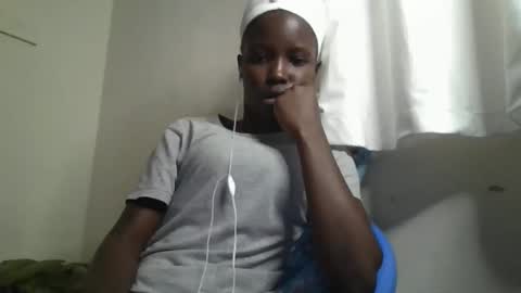 pretty_petite_ebony online show from October 27, 9:20 pm