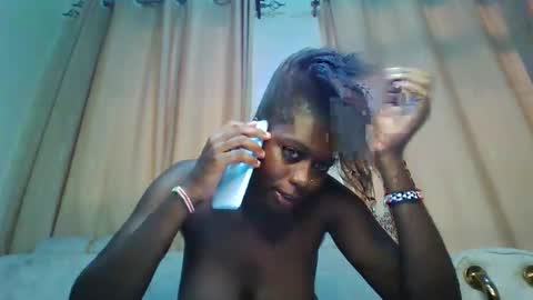 Snapshot of prettydulce chatting on October 2, 2:55 pm prettydulce online show from October 2, 2:55 pm