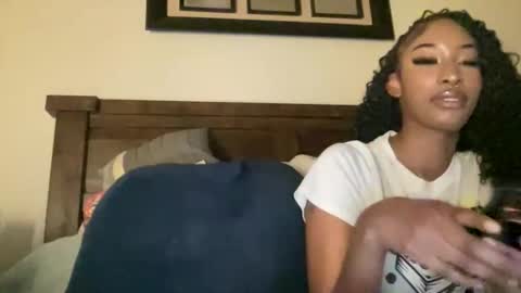 prettyfacefemale online show from March 10, 6:17 am