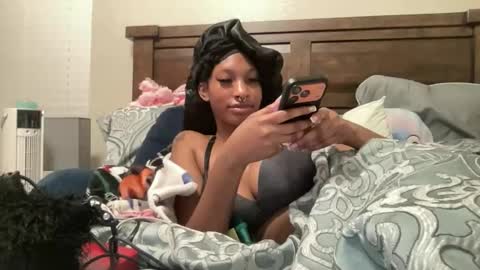 prettyfacefemale online show from April 15, 8:26 am