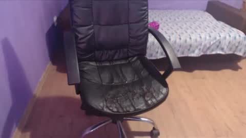 prettyjulliette online show from February 8, 1:54 pm