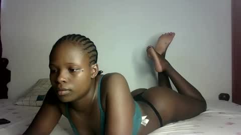 Snapshot of prettymelly_ chatting on February 14, 11:42 am Melly online show from February 14, 11:42 am